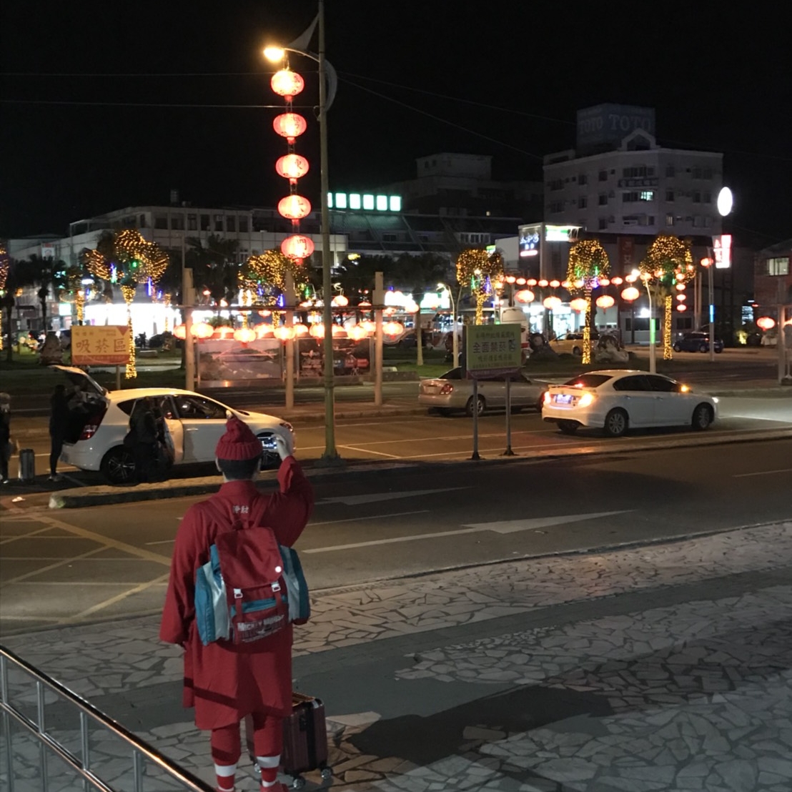 台湾花蓮の有名な夜市が見えてきた