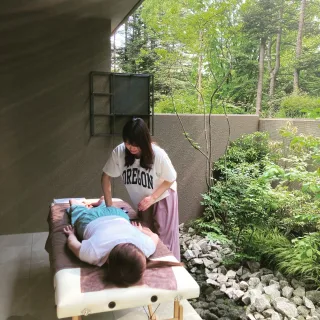 整体師であり骨格美矯正セラピストの照内せいこさんと過ごす
国内体験体感型セミナー
「もっと自分の“楽な動かし方”を知ろう」をテーマに心と体を緩めて生き方を見つめ直すリトリート募集中
詳しくは、Love&Travel PINKまで
担当:萩原(はぎわら)info@loveandtravel.co.jp
TEL:03-6264-0740
営業時間:10-18:00
@seikoteruuchi
#軽井沢旅行
#リトリート
#ホテルハーヴェスト旧軽井沢