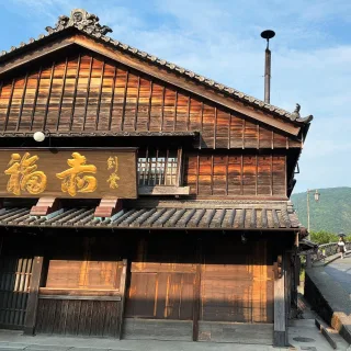 伊勢神宮詣の帰り。
赤福やおかげ横丁はいつ行っても楽しい。
すっごく暑かったけど、涼を目や耳でとろうとする工夫がいっぱい。
改めて「風情」を感じた街歩きでした。
#伊勢神宮 
#おはらい町 
#赤福
#おかげ横丁 
#loveandtravelpink