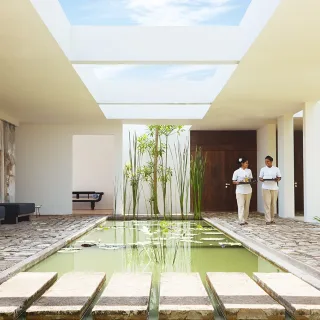 日本語堪能な元コロンボ大学 伝統医学部 学部長が帯同してくれる貴重なスリランカツアーを募集中。デラックスホテルばかり。残席があとわずかです。
#jetwinglagoon 
#heritancekandalama 
#gallefacehotel 
#ジェフリ-バワ
#スリランカ旅行
#loveandtravel
#英国アーユルヴェーダカレッジ