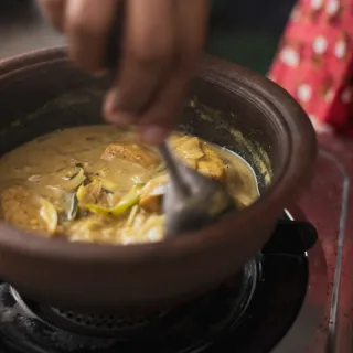 スリランカでお料理教室三昧。ニゴンボ、ゴール、コロンボでそれぞれ現地在住の方から普段のスリランカ料理を習う内容充実プラン。最終日にはサリーの着付け&撮影もして帰国。後日フォトブックがもらえるお得な企画になっています。
コロンボ在住のカメラマン石野明子さんが同行します。詳細はhttps://www.loveandtravel.co.jp/makanaigohan0528/
#石野明子
#studiofort
#スリランカ
#料理教室
#ジェットウイングライトハウス
#loveandtravelpink