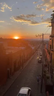 メキシコ　サンミゲルデアジェンデはメキシコシティからバスで約４時間。世界遺産。
石畳の道、パステルカラーの建物、バロック様式の教会などが残る「絵本のような街」。
陽が沈むまで、じっとして眺める、なんてやっぱり旅ならではの時間の使い方かも。
#loveandtravelpink 
#海外旅行 
#メキシコ
#saintmigueldeallende