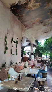 バリ島チャングーにあるカフェレストラン「ペニーレーン」。
この開放感や演出。日本では真似できない空気感。
オシャレすぎで もはや『バリらしさ』が失われつつあるけれど。
まだまだ古き良きバリもあります。
#pennylane
#canggu
#bali
#loveandtravelpink